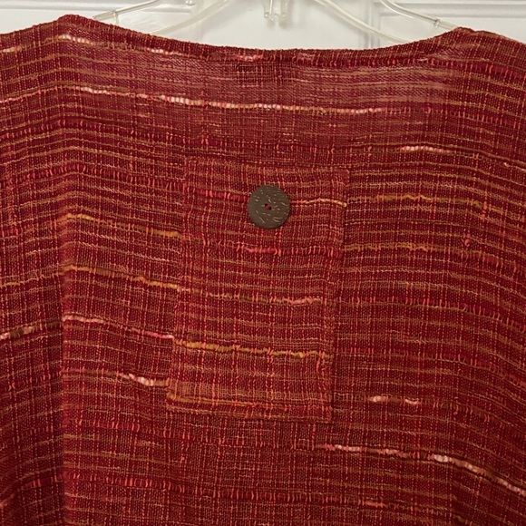 Chic Red Women's Blouse with Button Detail - Picture 5 of 8